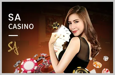 Bàn poker với chip và quân bài